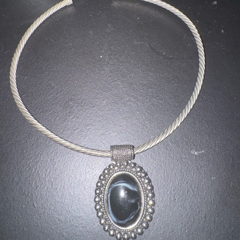 Silver Tone Cable Choker Necklace w/ Oval Black Agate Style Pendant Style